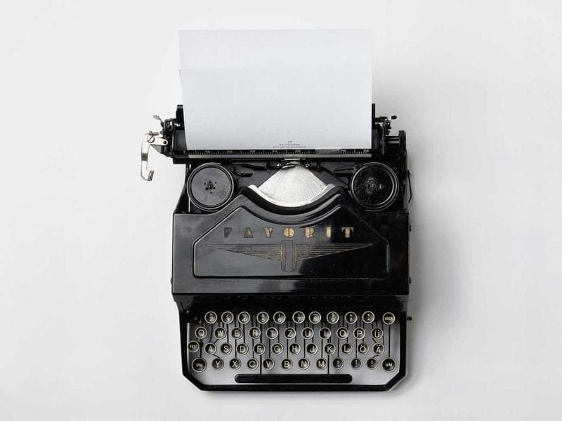 Minimalist Analog Watch - Image 2